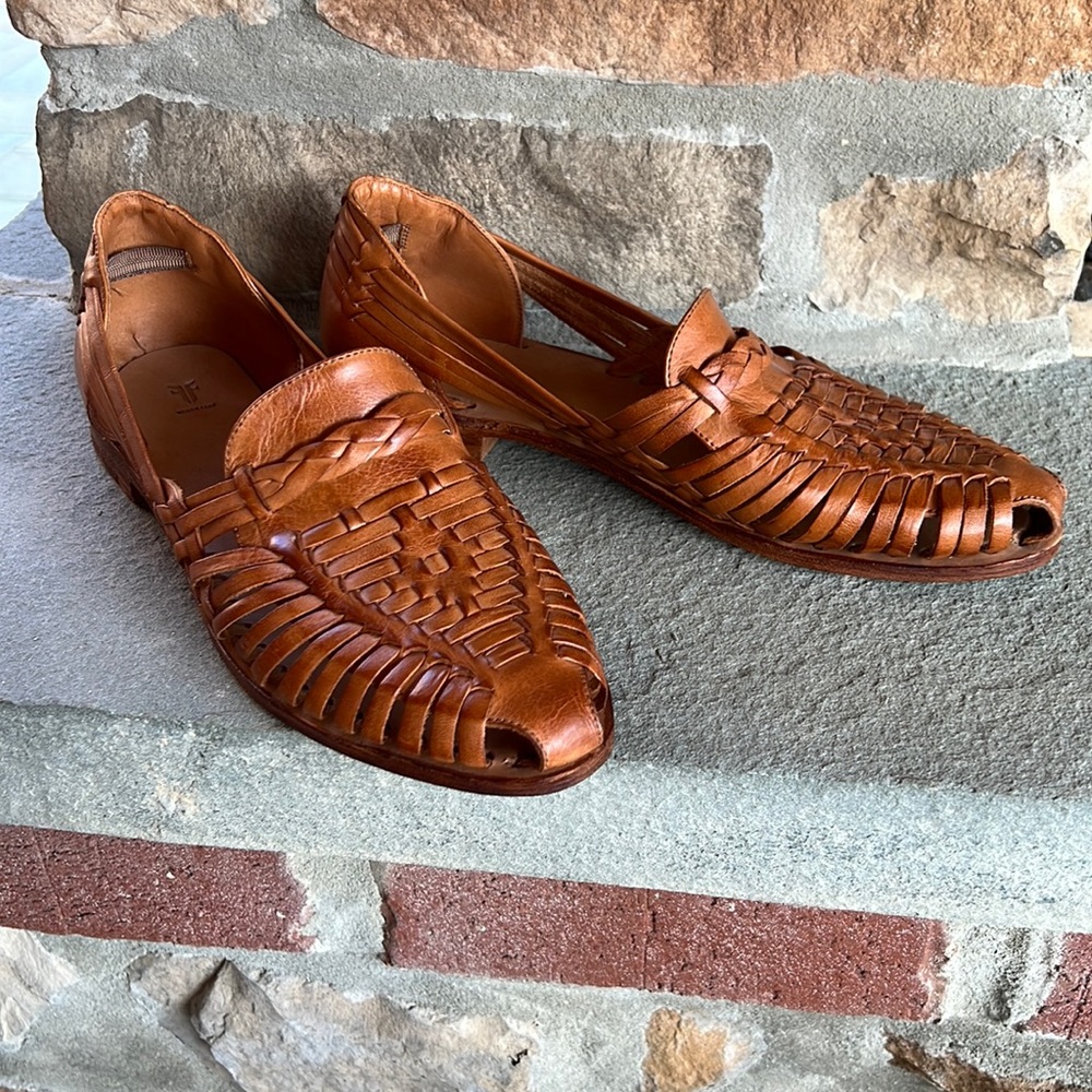 Womens Frye Heather Huaraches, size 9